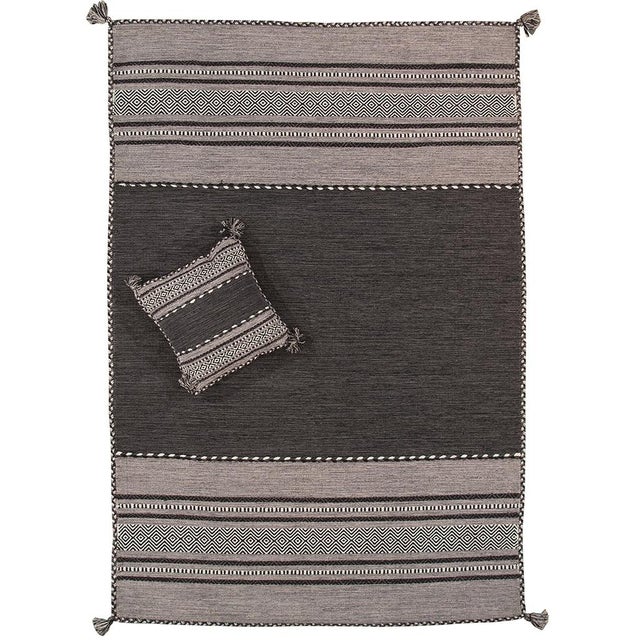 Add a touch of elegance to your home with the Pasargad Santa Fe Collection. Classic with a modern twist these charming...