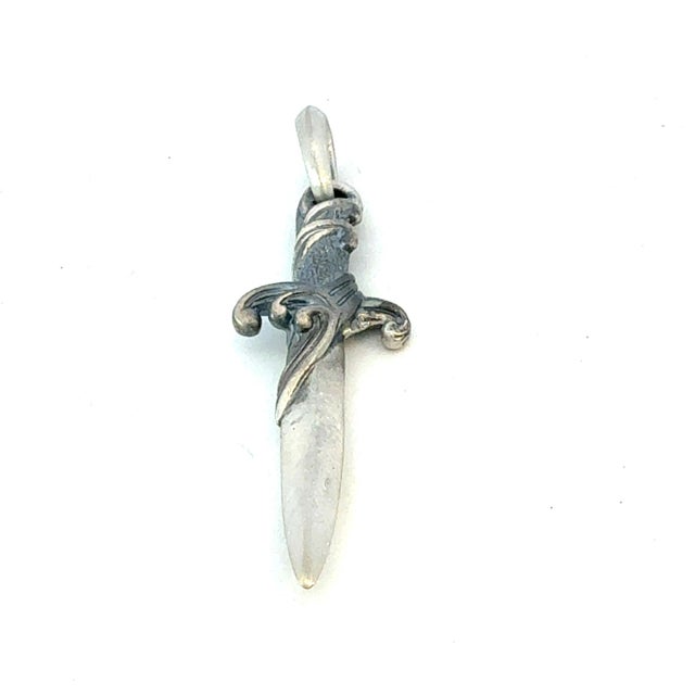 1990s David Yurman Dagger Amulet Pendant Sterling Silver Estate For Sale - Image 4 of 6