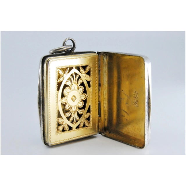 George III Silver and Gold Vinaigrette Box with Diamond-Shaped Engravings For Sale - Image 6 of 10