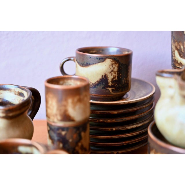 Charming and unique, this "Sahara" coffee service from the Swiss manufacturer Langenthal gently evokes the warm interiors...