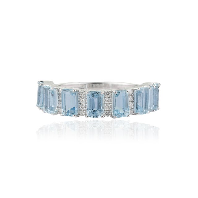 Contemporary 2.2ct Emerald-Cut Aquamarine & Diamond Half Eternity Band Ring Size 4 in 18k Gold For Sale - Image 3 of 14