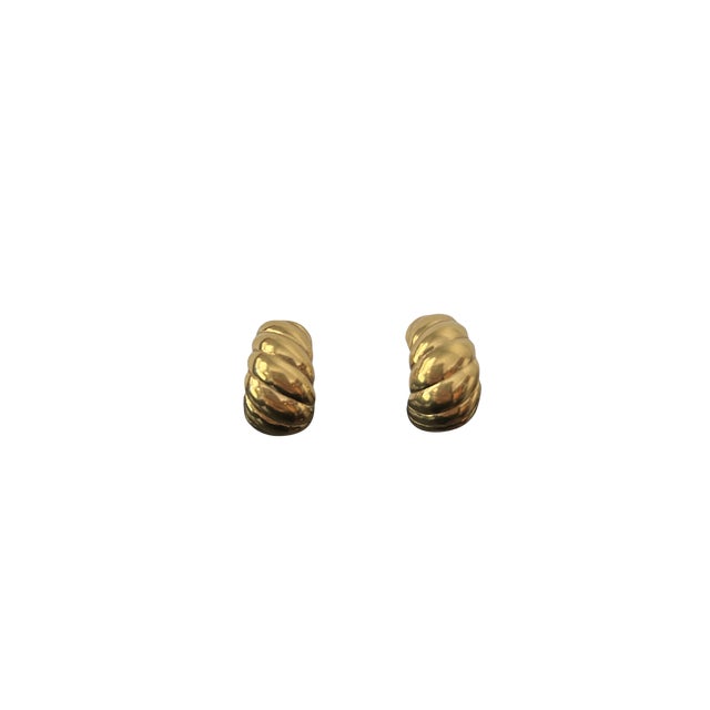 Late 20th Century Vintage Monet Gold-Tone Shrimp Earrings – 1980s Ribbed Croissant Clip-on Statement Hoops | Signed Designer Costume Jewelry, A Pair For Sale - Image 5 of 5