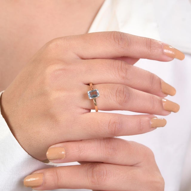 Octagon Cut Aquamarine Ring in 14k Gold Size 5.5 For Sale In New York - Image 6 of 12