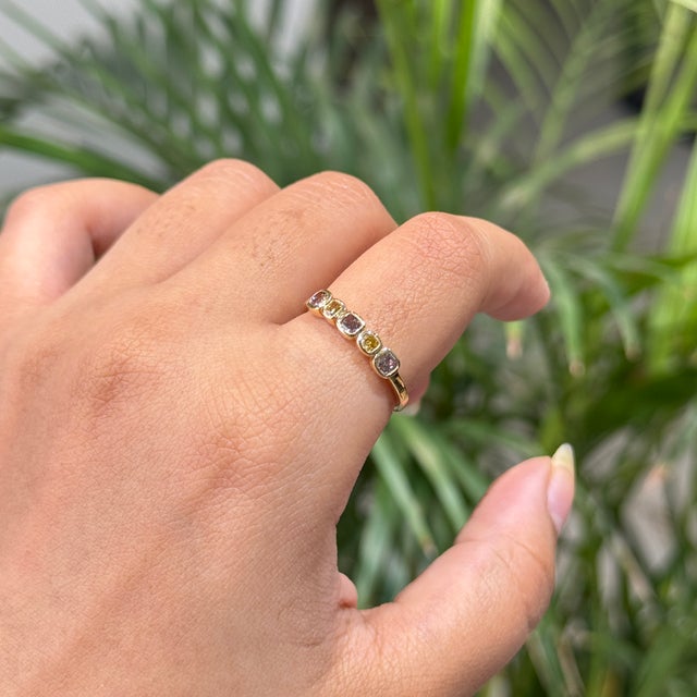 English 14k Gold Cushion Multi-Color Natural Diamond Five-Stone Band Ring Size 5 For Sale - Image 3 of 18