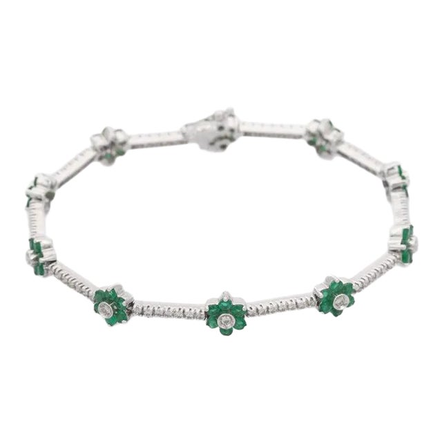 Real Diamond and Emerald 12.87 CTS Flower Bracelet by VRJewels For Sale