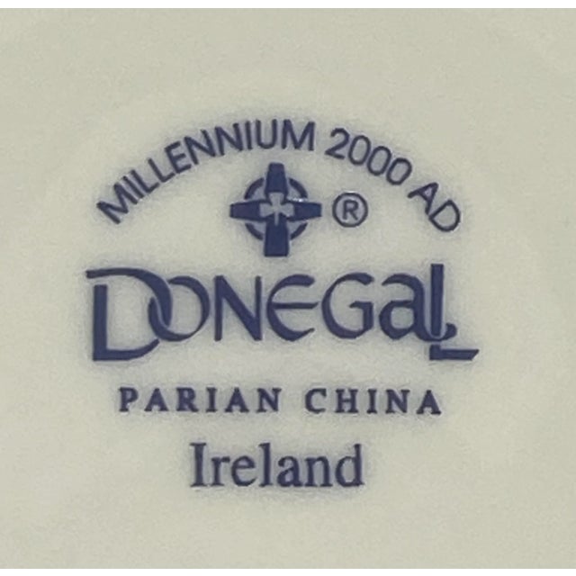 2000 Donegal Parian China Claddagh Ring Vase, Ireland For Sale - Image 10 of 12