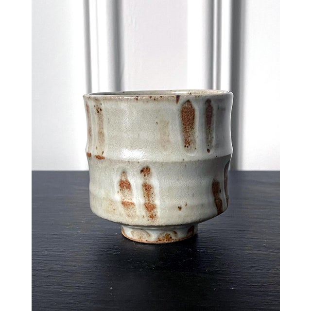 Modern Ceramic Stoneware Tea Bowl in Shino Style by Warren Mackenzie For Sale - Image 3 of 11