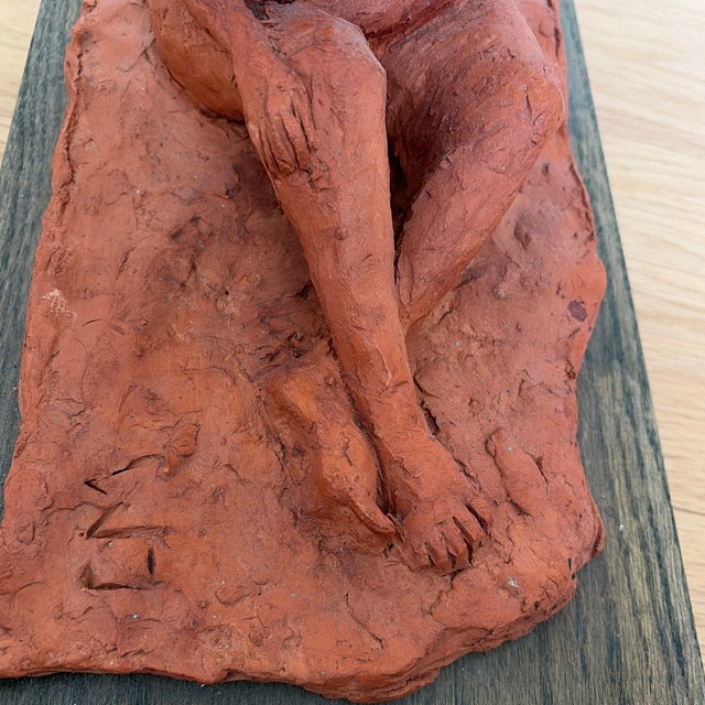 Terracotta-Style Figural Sculpture Mid-Century Modern Style Abstract Seated Female Figure – Terracotta on Wood Base For Sale - Image 10 of 12