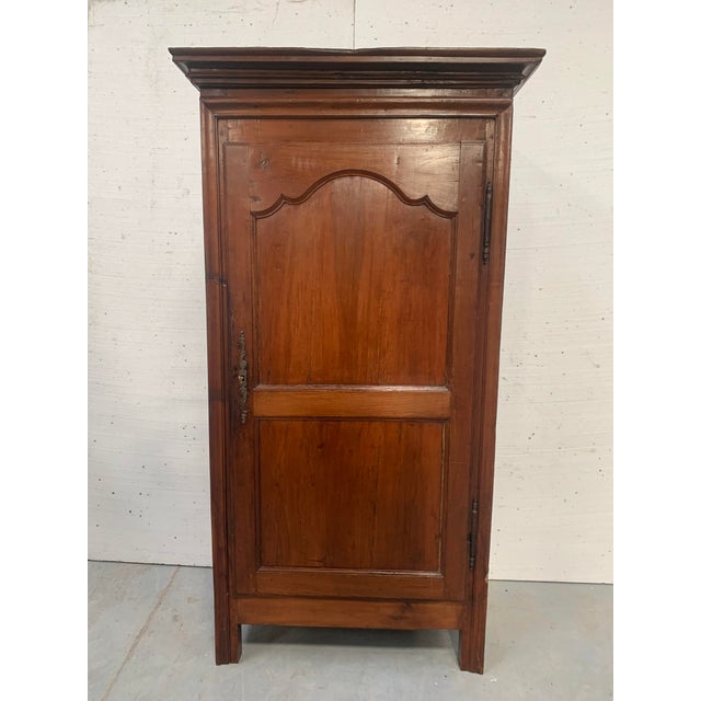 Louis XV Style Bonnetière in Cherrywood, 19th Century For Sale - Image 4 of 11