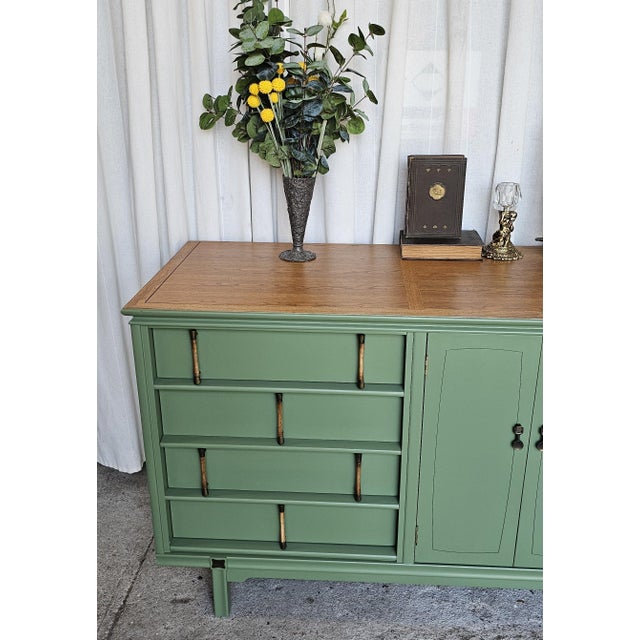 Thomasville Green Dresser, Tamerlane Collection, Mid Century Modern, Credenza 1950's For Sale In Los Angeles - Image 6 of 16