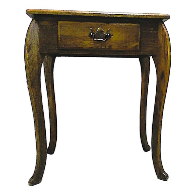 Vintage Oak Accent / End / Side Table For Sale