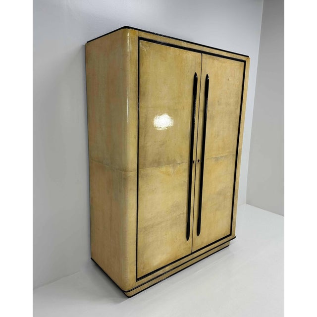 Guglielmo Ulrich Italian Art Deco Parchment and Walnut Dye Armoire atributed to Guglielmo Ulrich, 1940s For Sale - Image 4 of 8