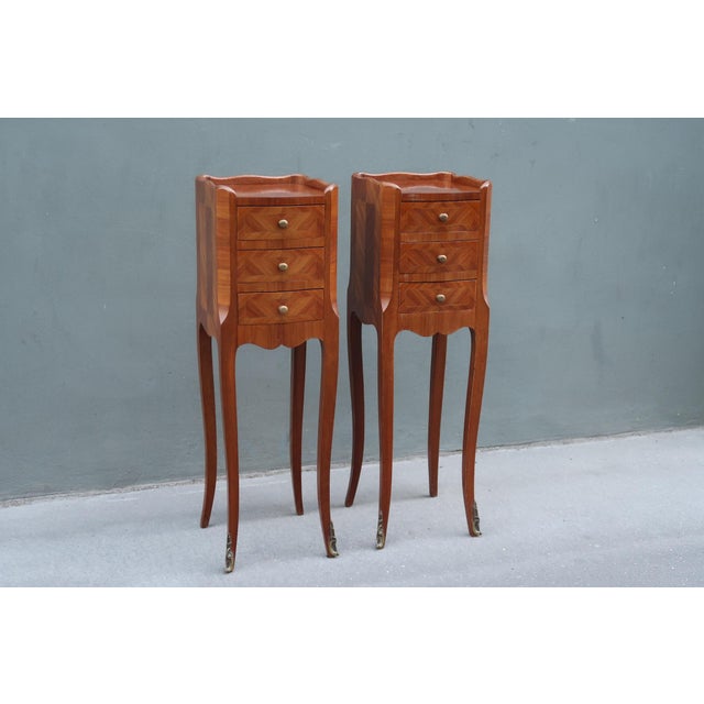1930s Very Elegant Set of Two Narrow Rosewood French Louis XV Style Side Tables Nightstands. For Sale - Image 4 of 18