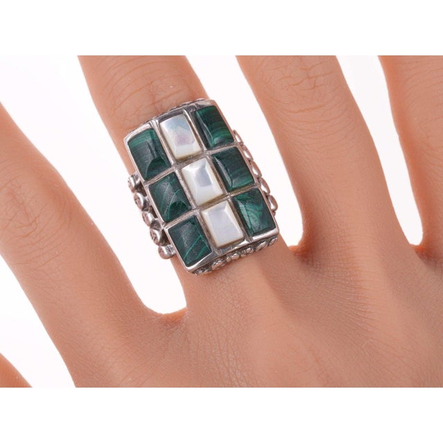 sz9.25 Vintage Zuni malachite and shell channel inlay sterling ring, no issues. 17.5 grams All precious metals are tested,...