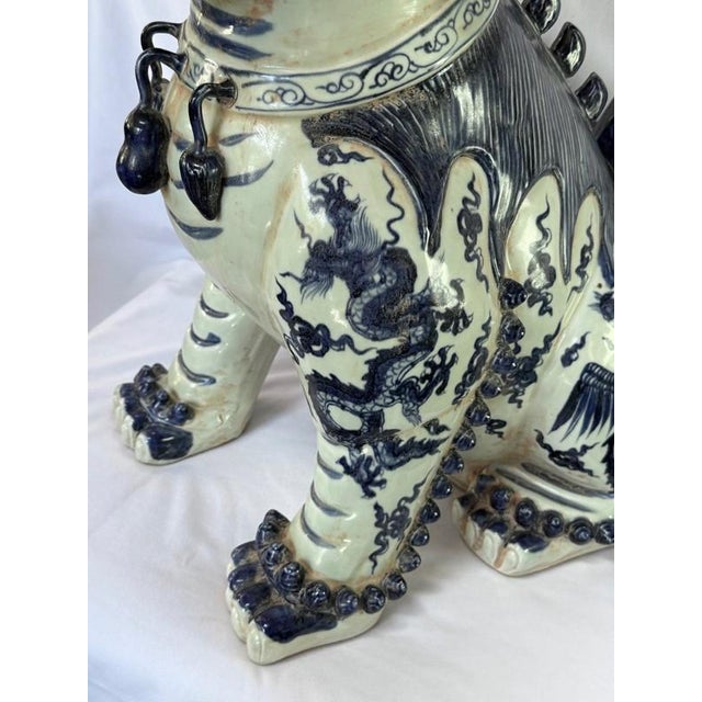 24" Nanking Blue White Porcelain Chinese Temple Guardian Lion Foo Dog Sheshi, Canonbury For Sale - Image 12 of 16