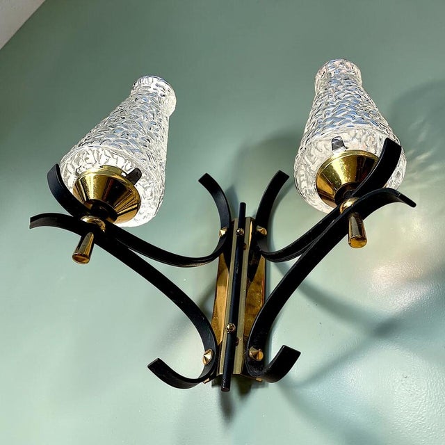 Mid-Century Italian Modern Brass and Textured Glass Double Wall Sconces, 1960s, Set of 2 For Sale - Image 6 of 13