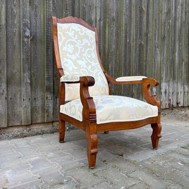 French Voltaire Armchair in Walnut, 1850 For Sale - Image 3 of 15