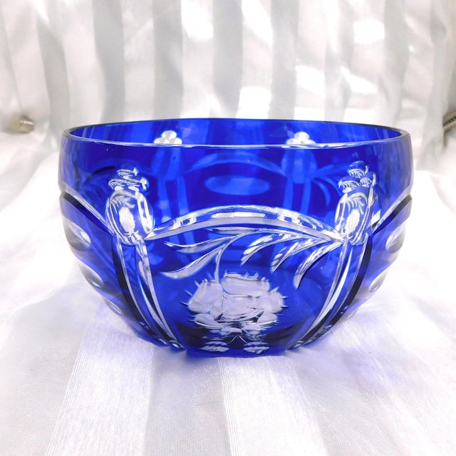 Contemporary 1980s Set of Five Blue Cut to Clear Serving Bowls For Sale - Image 3 of 6