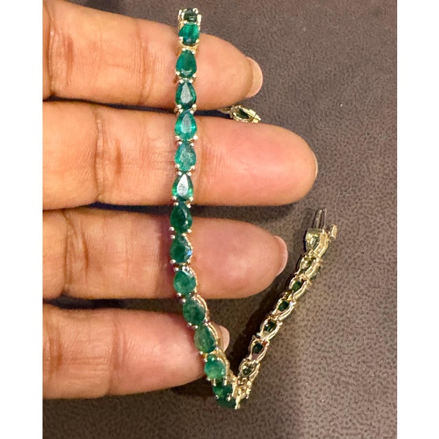 16 Ct Natural Pear Shape Emerald Cocktail Tennis Bracelet 14 Kt Yellow Gold 7" For Sale - Image 4 of 18