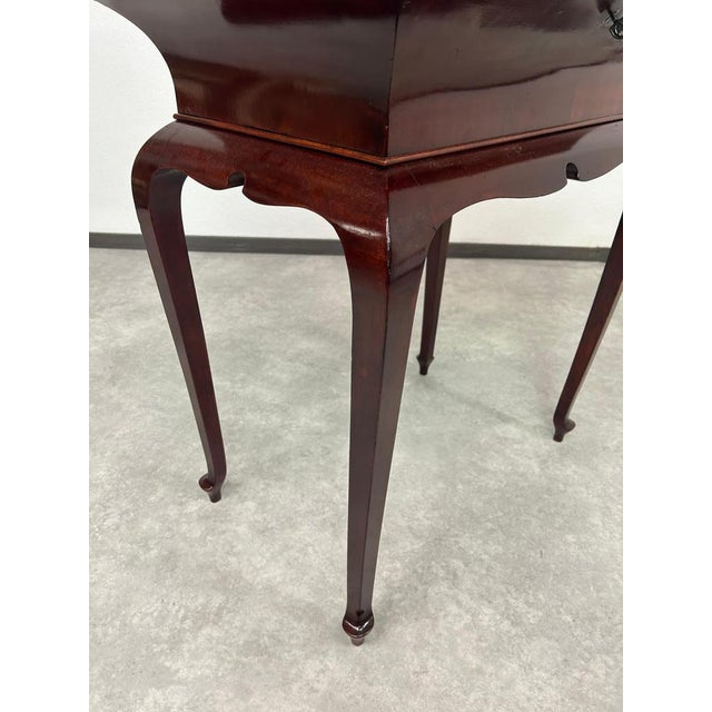 Brown Art Deco Mahogany Bijouterie Display Cabinet Table, 1930s For Sale - Image 8 of 15