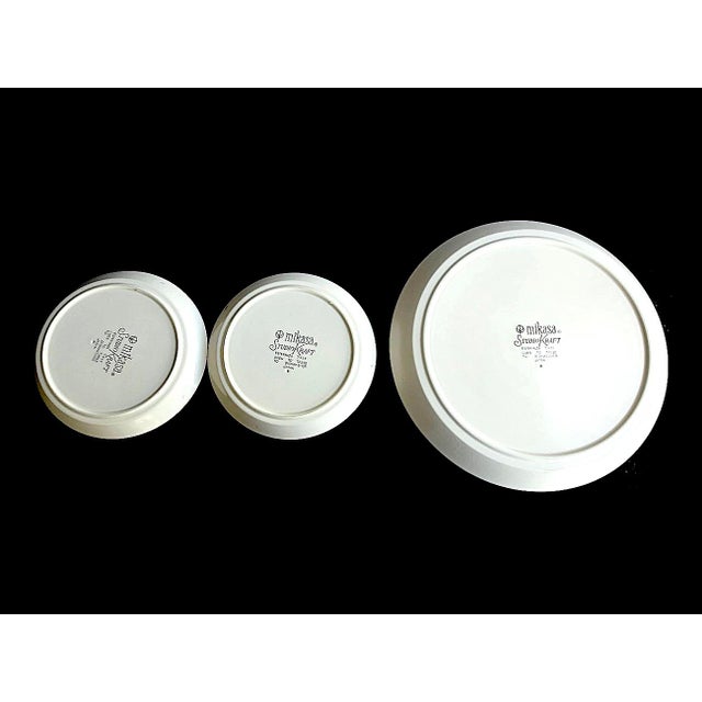 1970s Mikasa StudioKraft Plates in Esperanza 7919 Pattern, 3 Pieces For Sale - Image 11 of 13