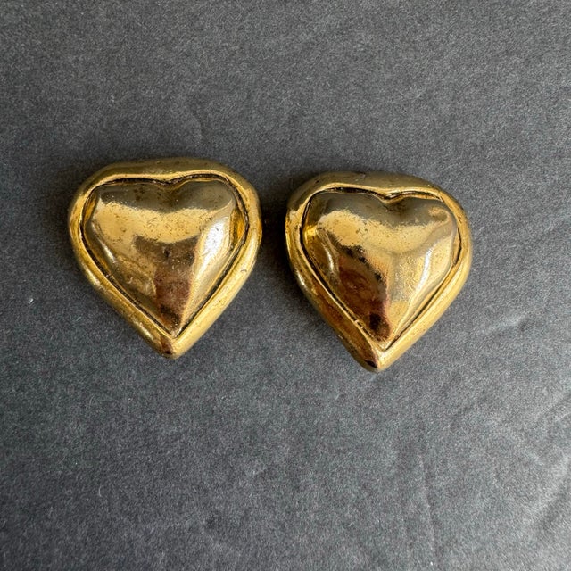 Vintage Puffy Heart Earrings Gold Tone Clip on Statement Jewelry 80s Designer For Sale - Image 6 of 10
