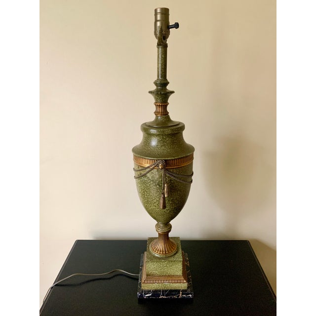 Vintage Neoclassical Hollywood Regency Urn Form Green Tole Faux Marble Table Lamp For Sale - Image 9 of 10