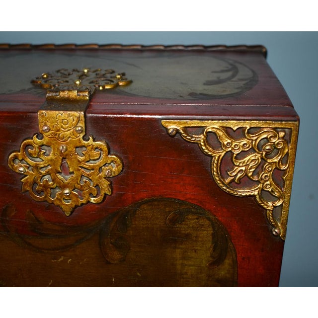 Antique Florentine Style Painted Box With Floral Details & Brass Fittings For Sale - Image 10 of 12
