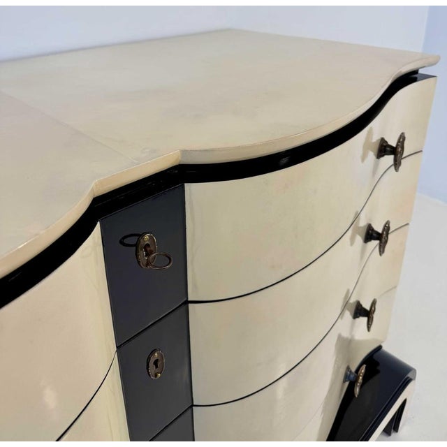 Art Deco Chest of Drawers in Parchment and Black Lacquer by Osvaldo Borsani for Borsani, 1940s For Sale - Image 11 of 15
