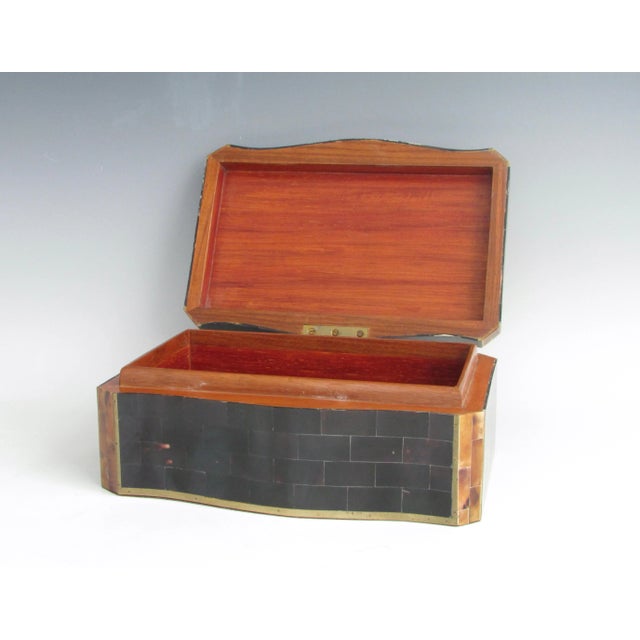 Tessalated Maitland Smith Faux Horn Gentleman's Dresser Box For Sale In Detroit - Image 6 of 13