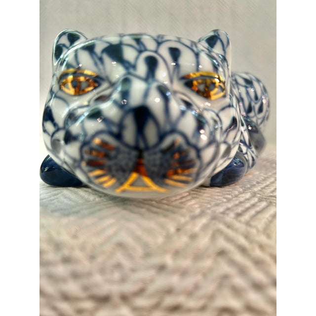 Ceramic Vintage Blue & White Fishnet Porcelain Cat Sculpture in the Herend Style, 10.5 Inches For Sale - Image 7 of 10