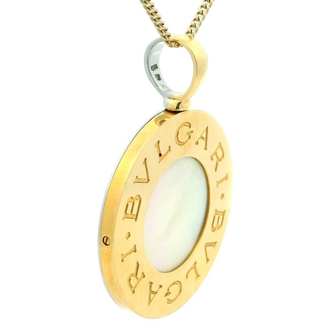 Bulgari 1990s Bulgari Reversible Onyx and Mother-of-Pearl 18k Gold Pendant For Sale - Image 4 of 10