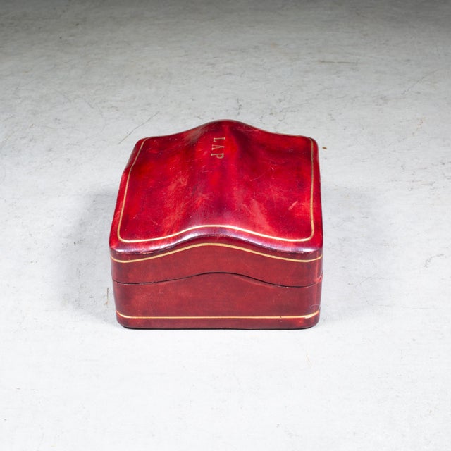 Mid-Century Italian Mongrammed Humpback Calfskin Trinket Box c.1960 For Sale In San Francisco - Image 6 of 8