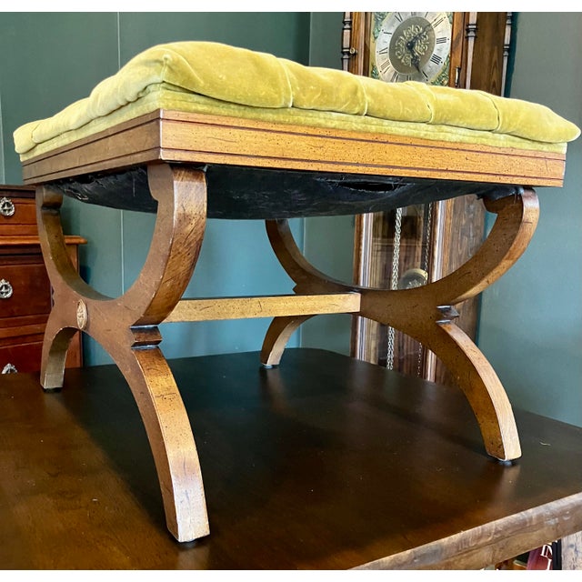 Mid 20th Century Vintage Regency-Style X-Base Bench by Gilliam Furniture, Featuring Tufted Chartreuse Velvet Upholstery For Sale - Image 5 of 18
