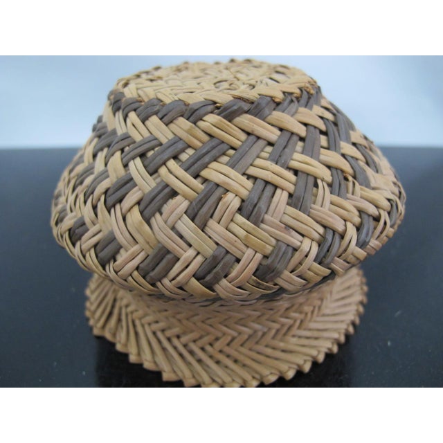 Mexican Tarahumara Woven Pine Needle Small 2 Tone Basket For Sale - Image 4 of 7