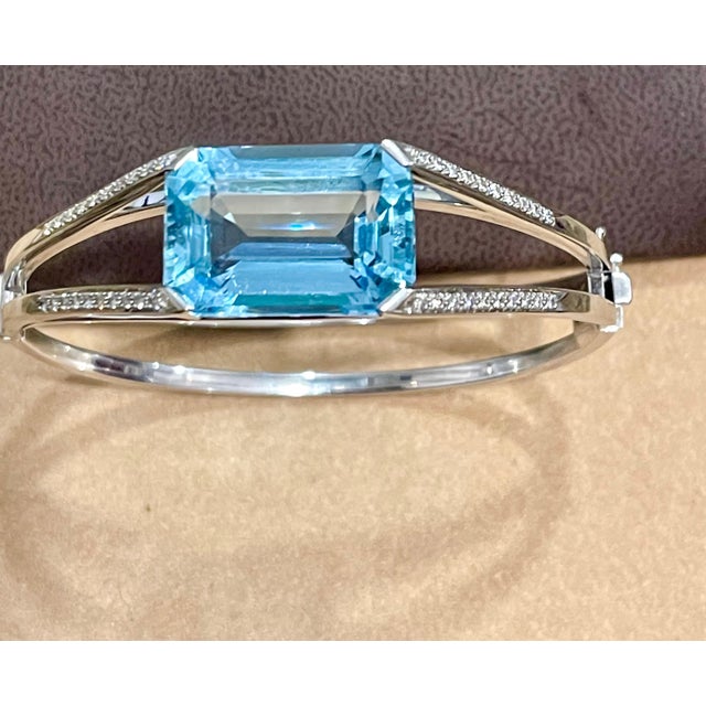 32 Ct Natural Aqua & Diamond Bangle /Bracelet in 18 Karat White Gold 46 Grams For Sale - Image 9 of 18