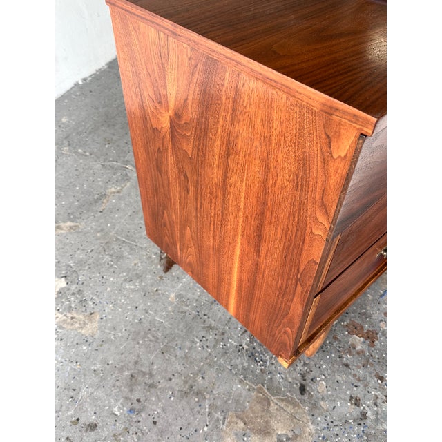 1960s Vintage Two-Tone Mid-Century Modern Walnut Dresser For Sale - Image 9 of 9