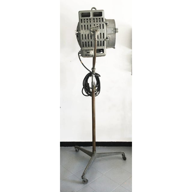 Large Vintage Tripod Cinema Beacon Floor Lamp from Dante Rispoli Roma For Sale - Image 12 of 13