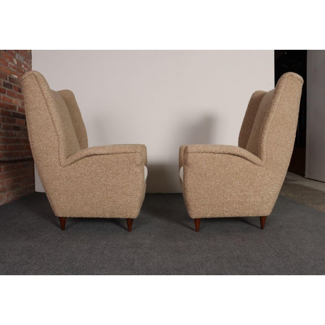 1950s Pair of Italian Modernist High Back Lounge Chairs in Two-Tone Bouclé and Walnut For Sale - Image 5 of 18