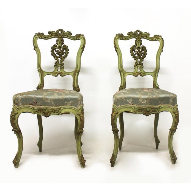 Elegant Venetian set from the Art Nouveau period consisting of two chairs, a settee and a table. Original beechwood frame...