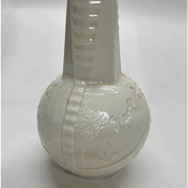 Mid-Century Modern 1939 New York World's Fair Milk Glass Bottle For Sale - Image 3 of 8