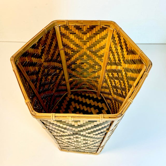 1970s 1970s Vintage Boho Chic British Colonial Hexagonal Split Reed Woven Wicker Wastebasket. For Sale - Image 5 of 9