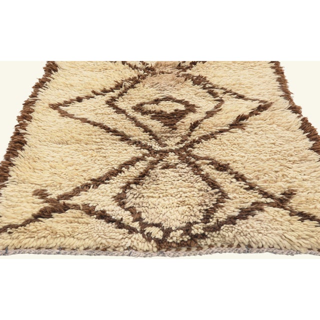 Berber Tribes of Morocco Vintage Azilal Moroccan Rug, 02'09 X 07'03 For Sale - Image 4 of 11