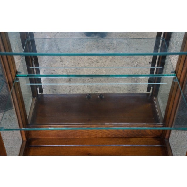 Mid Century Henredon Scene One Oak Campaign Curio Display Cabinet Vitrine 1979 For Sale - Image 12 of 18