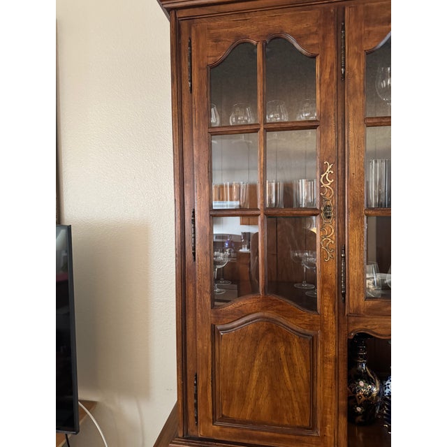 Henredon Henredon China Cabinet For Sale - Image 4 of 4