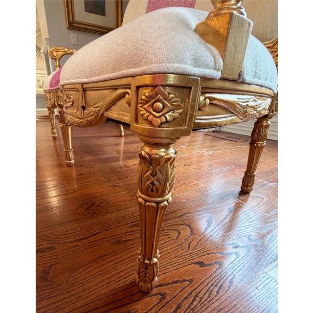 Mid 20th Century Antique-Style Settee Reimagined in Modern Luxury — Brand-New Upholstery and Accent Pillows For Sale - Image 4 of 6