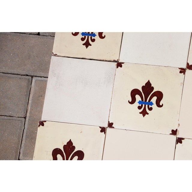 1900s Portuguese Fleur-De-Lis & Plain Antique White Large Antique Tiles Set of 32 For Sale - Image 6 of 18