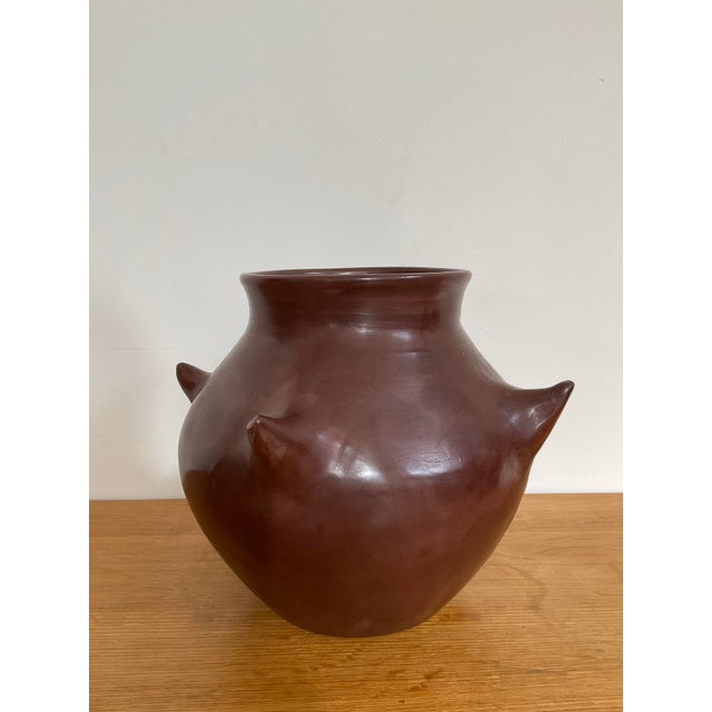 2020s Moroccan Izuran Tadelakt Spiked Burgundy Vase For Sale - Image 5 of 9