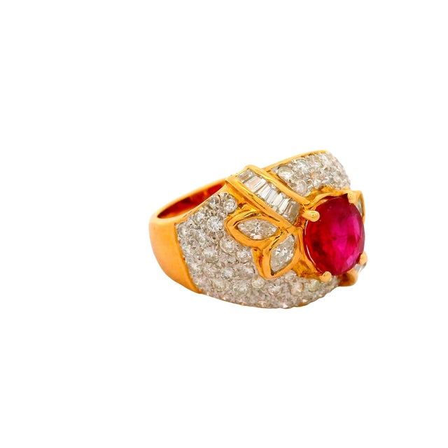 1.39 Carat Ruby Diamond Pave 18k Yellow Gold Ring, Size 5.75 For Sale - Image 4 of 9