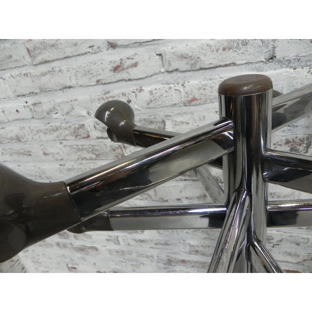 Mid-Century French Chrome Coat Rack, 1960s, in Good conditions. Designed 1960 to 1969